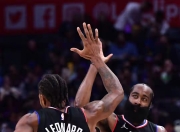 开云体育APP下载-NBA季后赛首轮火爆开打，致胜关键时刻紧要