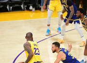 开云体育app-关于勇士大胜湖人，库里分刷新赛季最高得分记录的信息