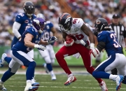 开云体育登录-逆光，方向盘上的赌注与全队的重量