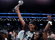 开云体育中国-加拿大女篮队员获得MVP奖，表现抢眼