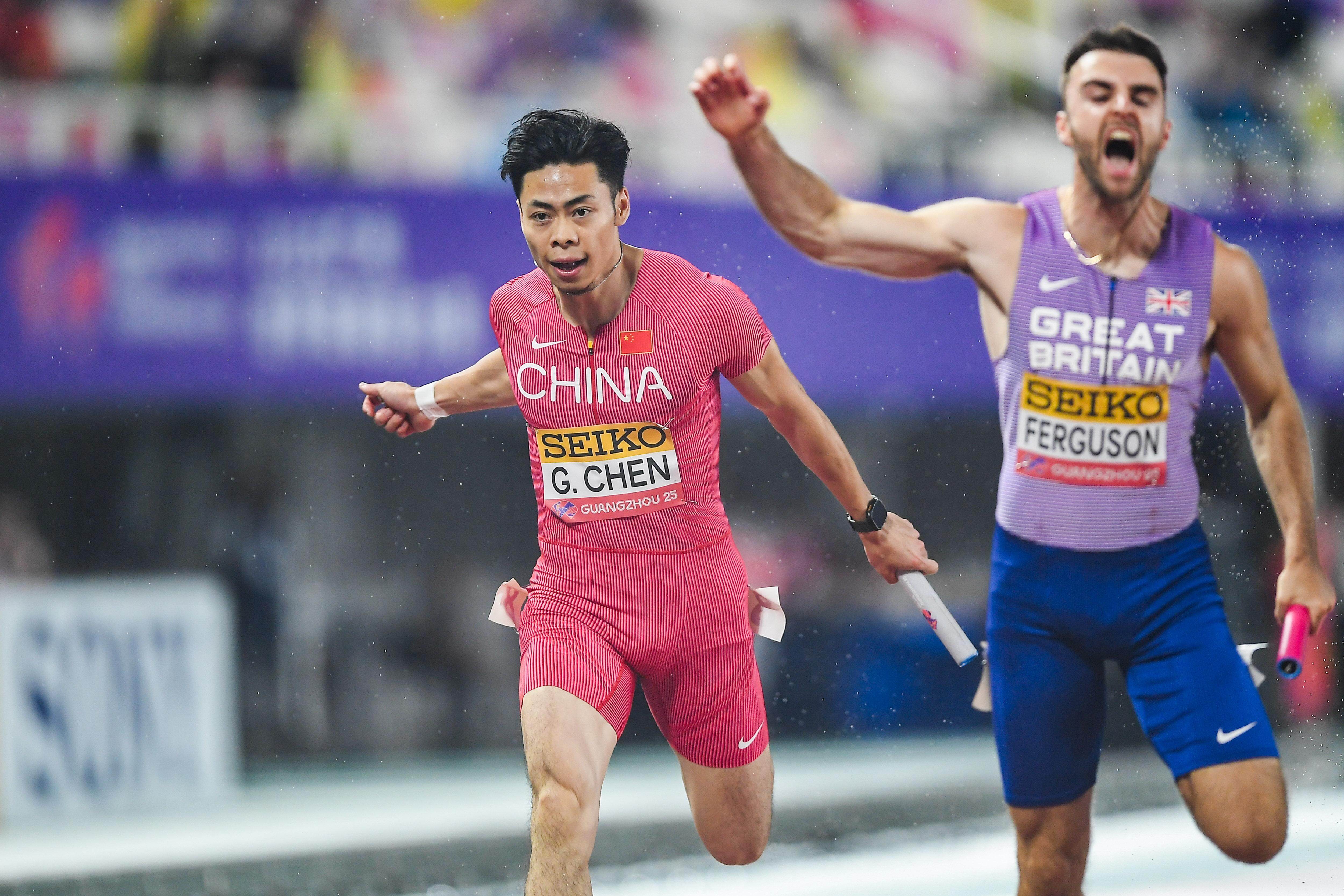 田径赛场难分高下,选手激战正酣的简单介绍 田径赛场难分高下,选手激战正酣的简单介绍