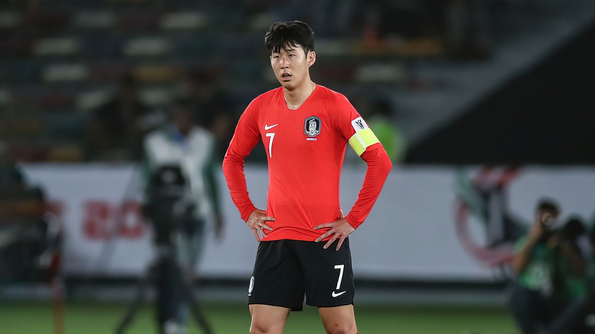 关于斯特拉斯堡主教练因红牌遭禁赛的信息