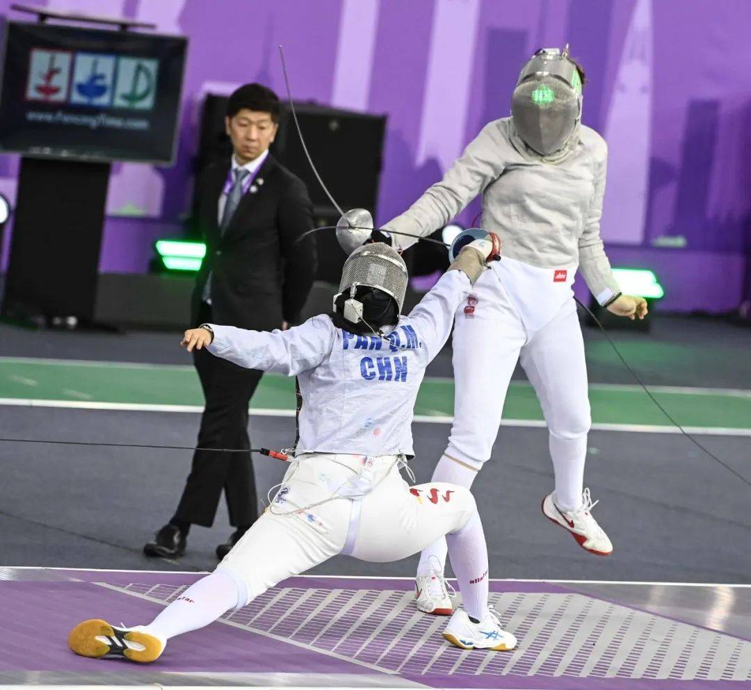 包含罗马尼亚击剑选手连胜晋级，冲击决赛的词条