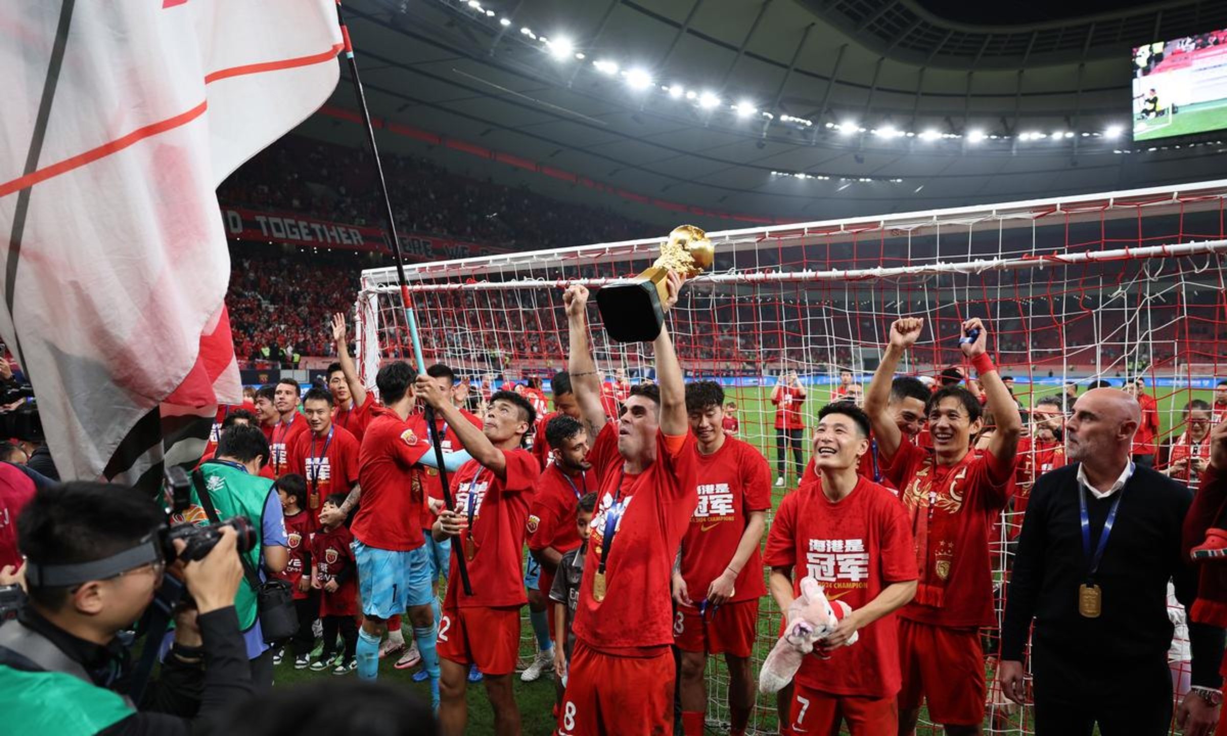 球队团结拼搏,最终夺得胜利的成功 球队团结拼搏,最终夺得胜利的成功