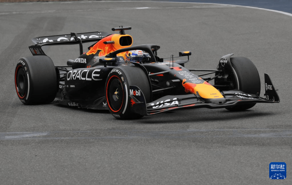 红牛二队碾压哈斯车队，塞恩斯惊艳四座