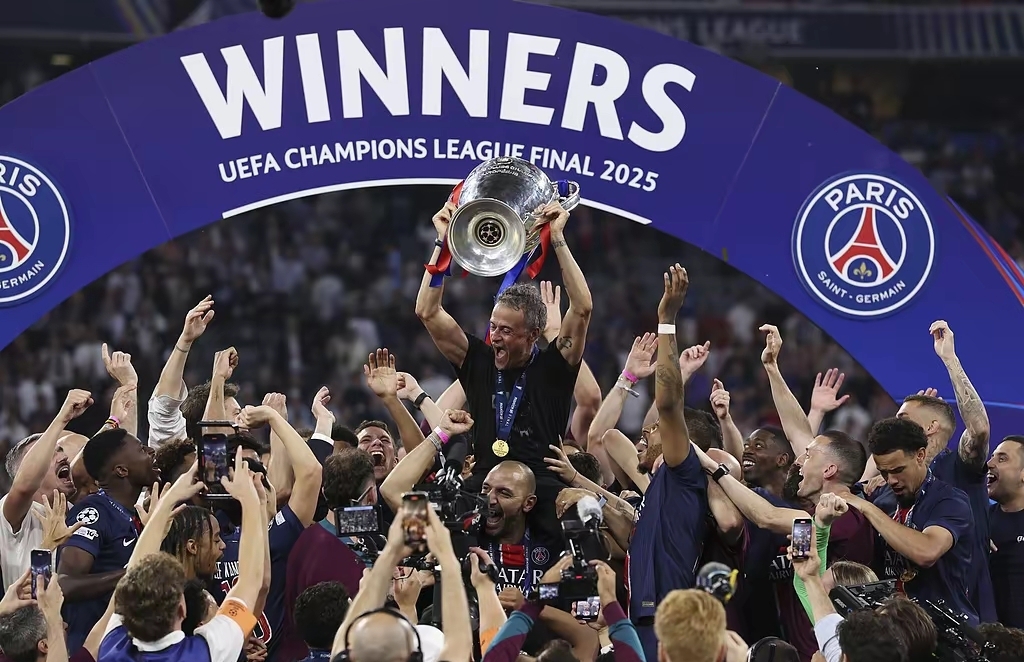 曼联战胜波尔图，晋级欧冠八强