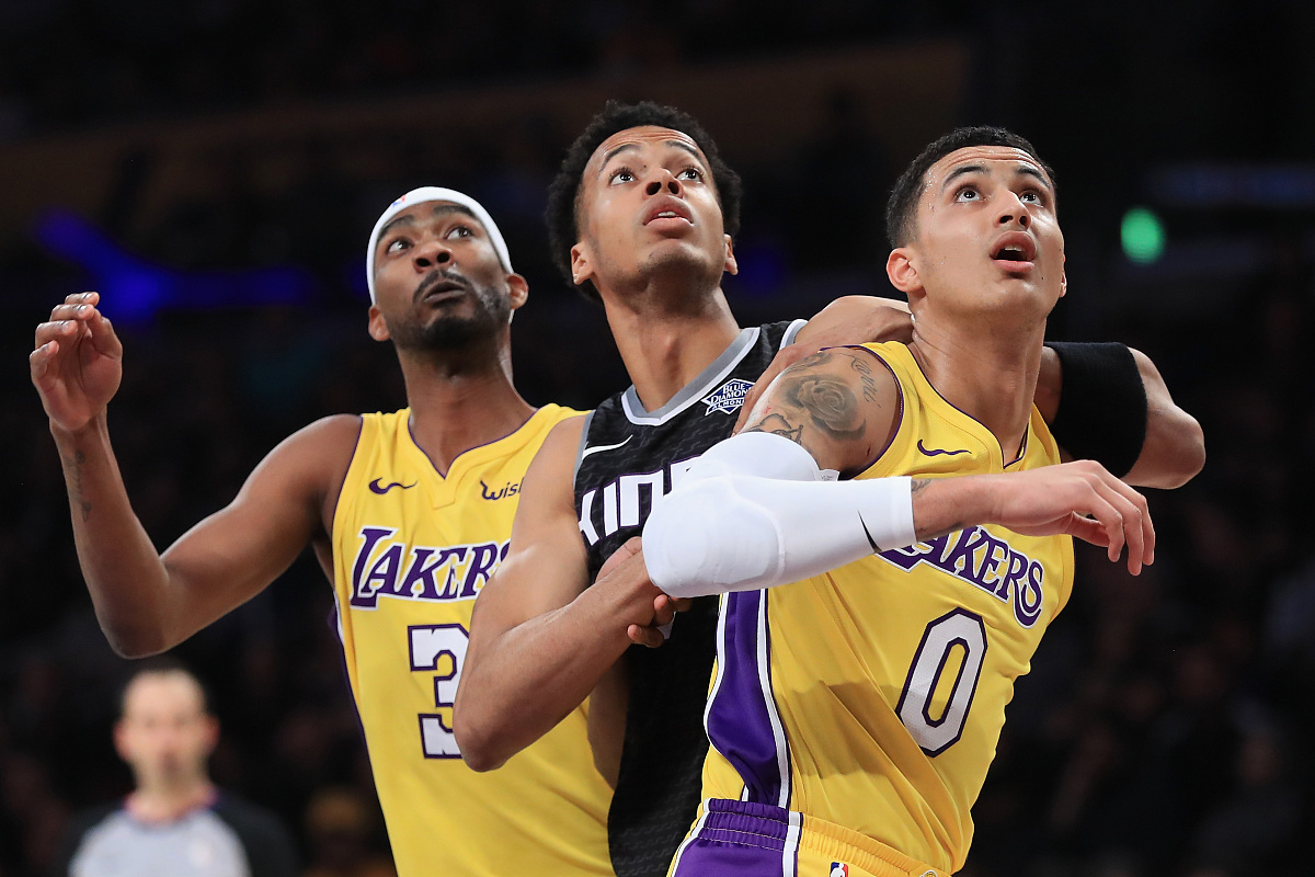 湖人完胜掘金，库里统治全场