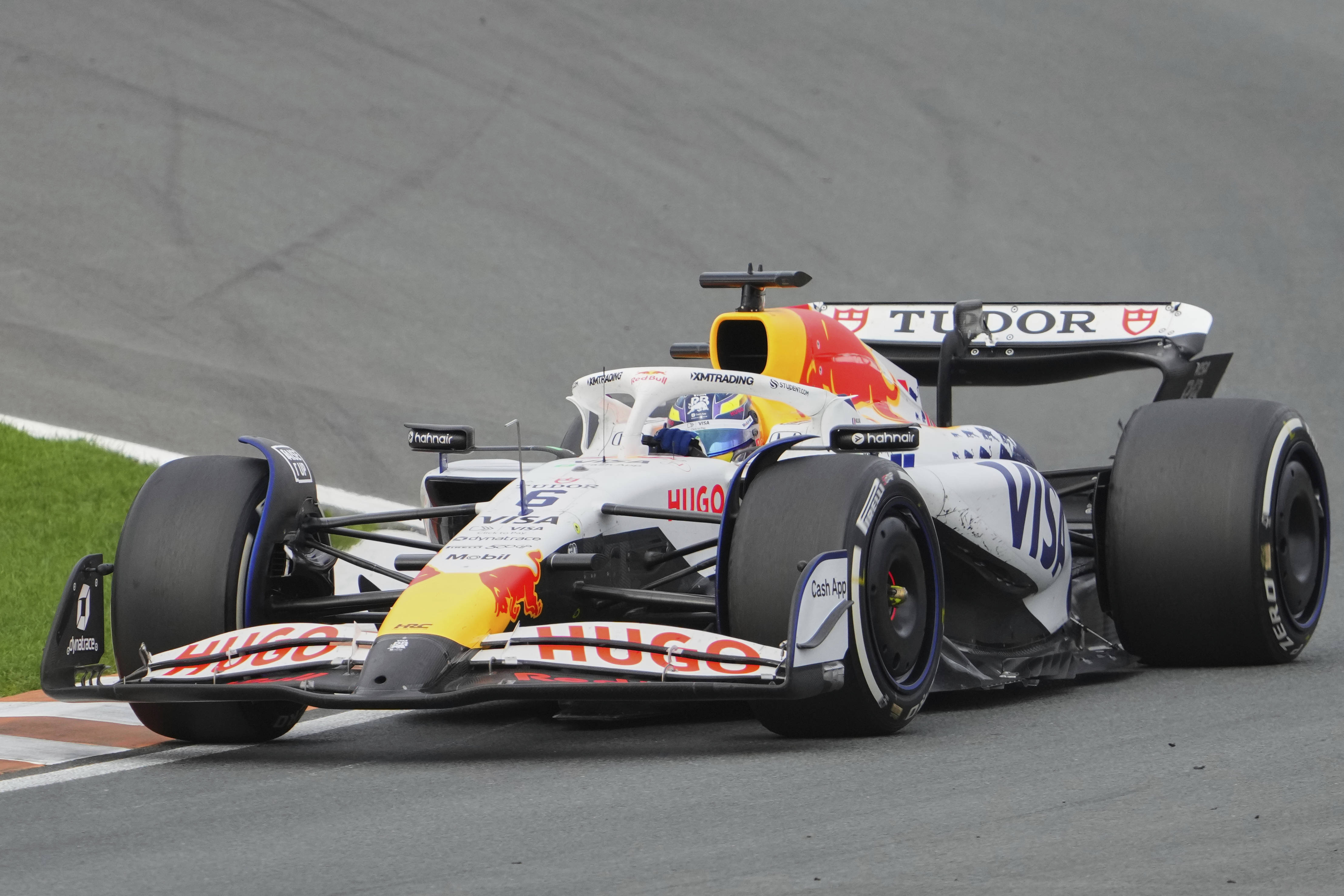 红牛车队险胜红牛二队,塞恩斯扛起全队 红牛车队险胜红牛二队,塞恩斯扛起全队