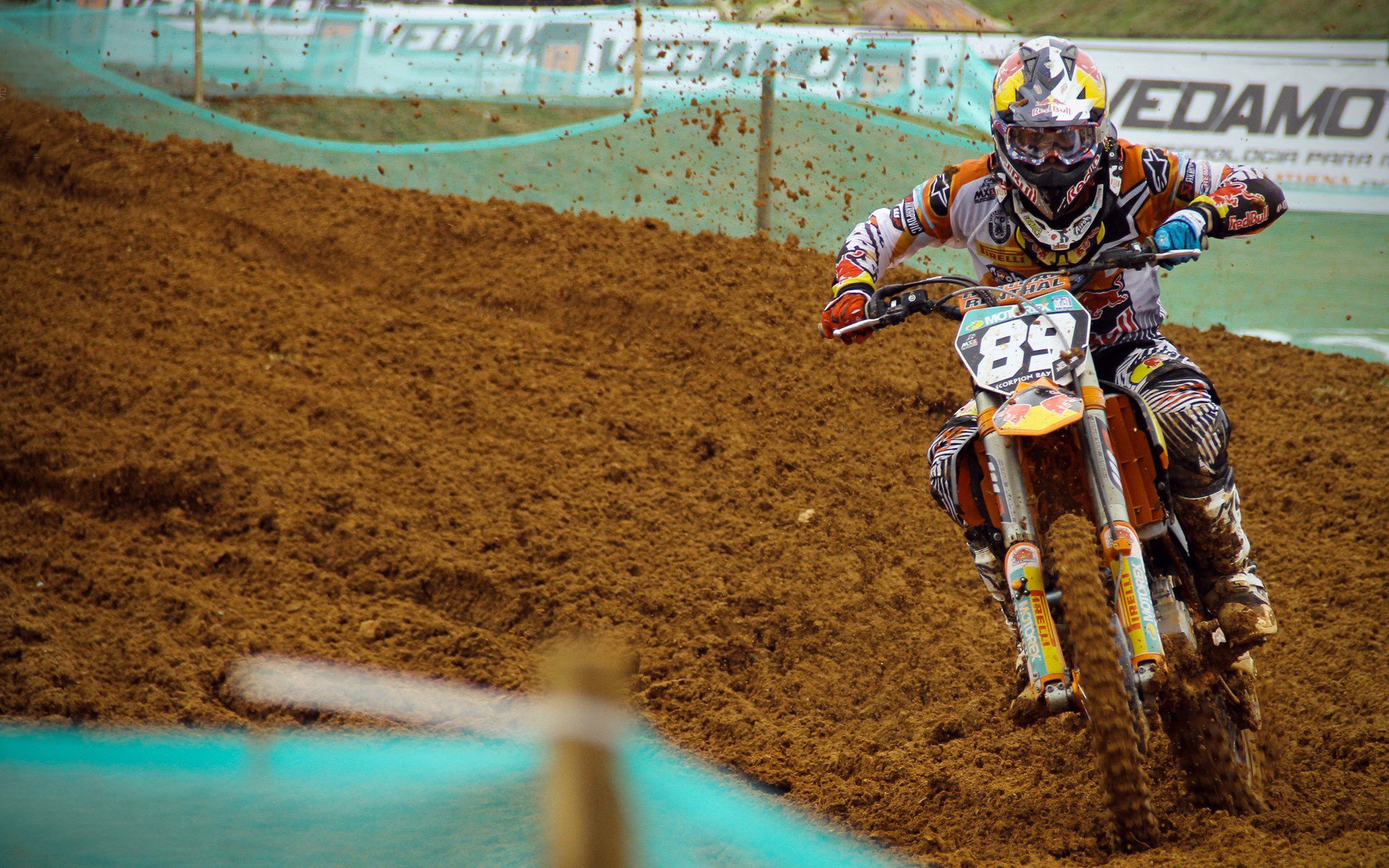 时空交错!当克莱穿上广东战袍,一场跨越次元的篮球碾压