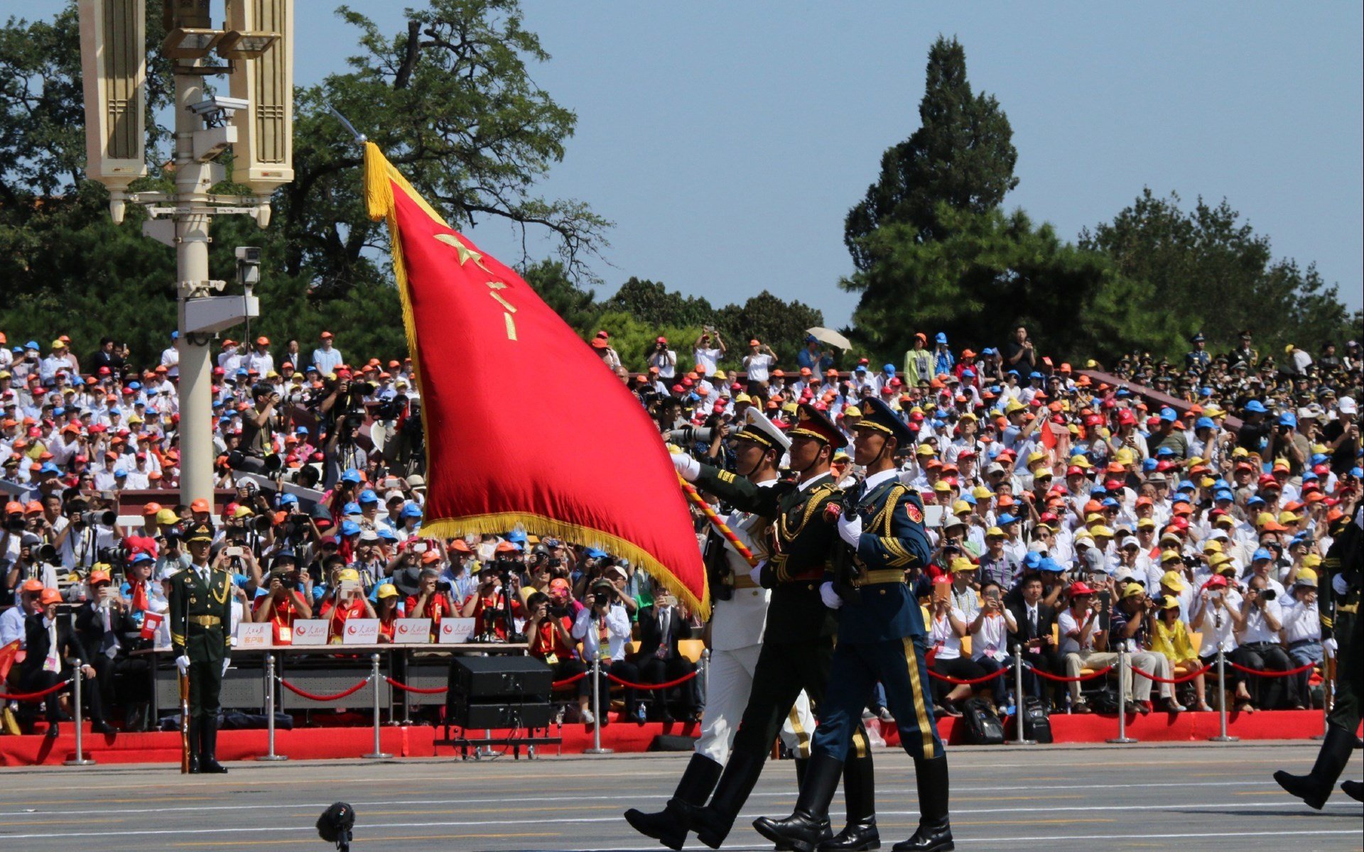 跨界风暴,摩纳哥足球晋级夜,莱万NBA总决赛神奇接管引爆全球体育圈