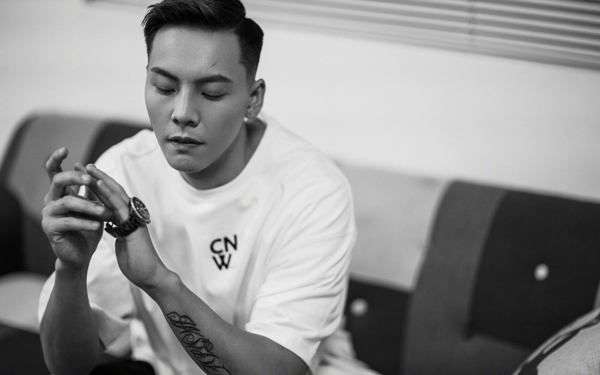 (三选一,风格各异)